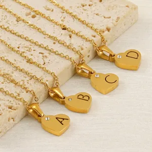 Collier Initiale Coeur Acier Inoxydable Plaqué Or 18K Pendentif Lettre Creuse Zircon Chaîne Clavicule Bijoux Mode Cadeau Pour Femmes