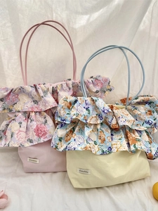 Borse tote con stampa floreale e bordi a volant nei colori rosa e giallo