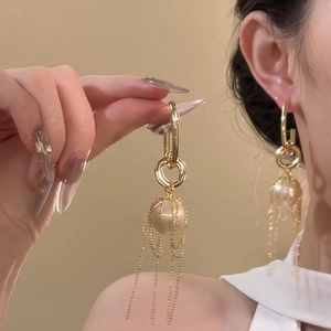 French vintage style gold fringe earrings with elegant pearls for a luxury look