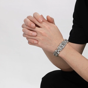 Retro gothic silver steel bracelet with cross patterns and vintage flower engraving