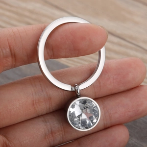 Porte-clés cœur en acier inoxydable argenté avec pendentif en cristal de zircone