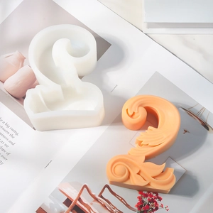 Detail van siliconen mal nummer 2 met barok bloemmotief voor het maken van kaarsen
