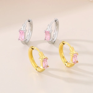 Boucles d'oreilles minimalistes en verre rose carré, créoles or et argent