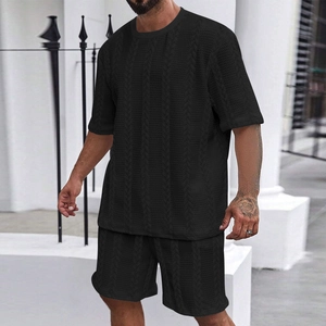 Ensemble d'été noir pour homme avec maille jacquard texturée à manches courtes et short