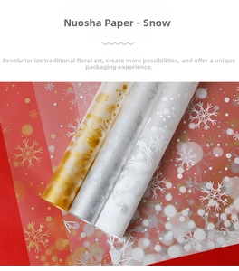 Papier emballage Noël imperméable avec motifs flocons en rouge, doré et blanc
