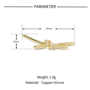 Detailed size parameter view of the gold-plated copper knot pendant with zircon inlay