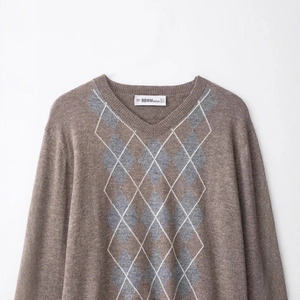 Women brown V-neck wool blend argyle knit sweater with grey and white diamond patterns