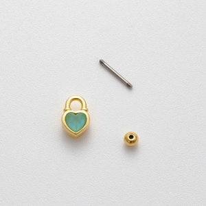 Clou d'oreille cœur doré avec pierre turquoise et fermoir à vis pour cartilage