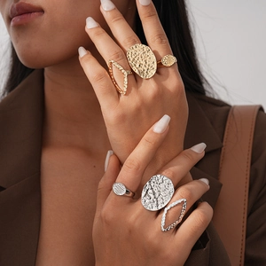 Ensemble de trois bagues ouvertes géométriques en métal avec texture martelée pour femme