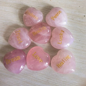 Set of 8 natural 30mm heart-shaped rose quartz stones with engraved golden words