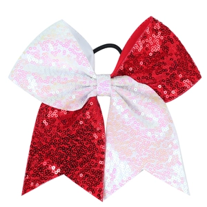 Détail macro du nœud de cheerleading à paillettes rouges et blanches irisées