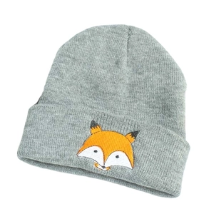 Bonnet en tricot gris pour enfants avec broderie renard orange et revers côtelé doux