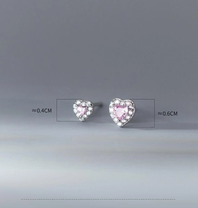 Macro shot of pink heart-shaped S999 silver studs in 0.4cm and 0.6cm sizes
