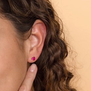 Elegant s925 silver stud earrings with pink heart-shaped zircon in gold setting