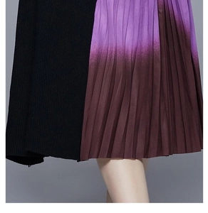 Vue détaillée d'une jupe plissée dégradée violette avec texture en maille de qualité