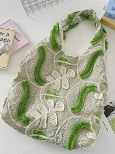 Sac à bandoulière vert clair avec fleurs en dentelle et broderies de feuilles d'été