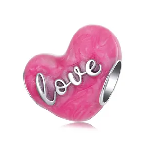 Charm cœur en argent S925 avec émail rose inscription Love et texture marbrée