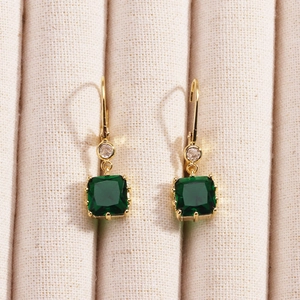 Boucles d'oreilles pendantes plaquées or 18 carats avec zircon vert rectangulaire et cristal