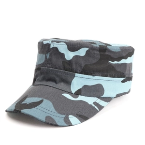 Gedetailleerd zijaanzicht van blauwe camouflage legerpet met versterkte stiksels