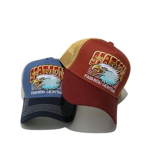 Casquette trucker en maille avec broderie d'aigle et texte STATION style rétro