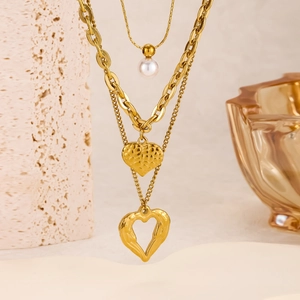 Three-layer gold-plated stainless steel chain necklace with pearls and heart pendants
