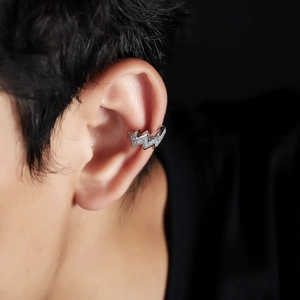Manchette d'oreille éclair étincelante avec pavé de zircons blancs pour oreilles non percées