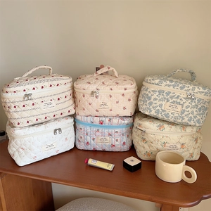 Quilted Cotton Cosmetic Bag Floral Grid Print Portable Toiletry Organizer Large Capacity Travel Makeup Case For Women