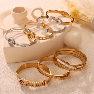 British style vintage gold-plated titanium steel bracelet set with geometric rhinestones