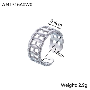 Detailed view of silver chain ring showing 0.8cm width and 1.8cm diameter dimensions