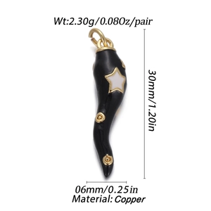 Detailed size and weight specs of y2k black chili pepper copper pendant with star pattern
