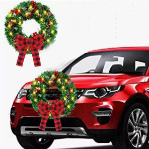 Couronne de Noël LED 28cm pour voiture avec pommes de pin et baies sur calandre