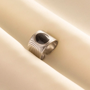 Anello vintage in acciaio inossidabile 304 con pietra nera e motivo solare inciso