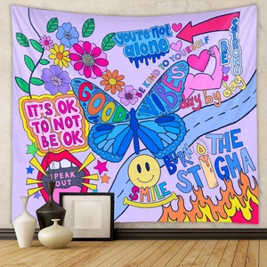 Detail eines böhmischen Blumentapisserie mit motivierendem Text im Indie-Kid-Stil