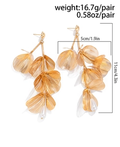 Detail of golden ginkgo leaf earrings with pearl tassel and precise dimensions