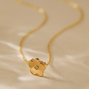 Elegante 18K vergoldete Blumenhalskette mit funkelndem Zirkonstein für Damen