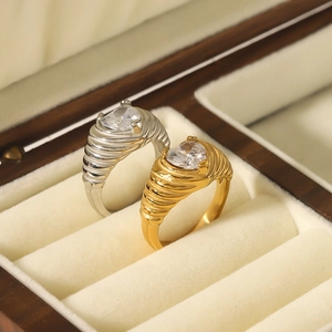 18k gold plated stainless steel ring with white heart zircon and spiral texture