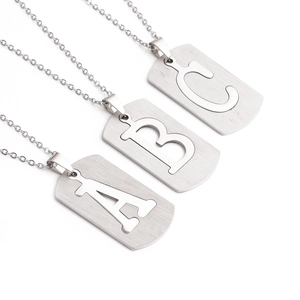 Collier Lettre Initiale Acier Inoxydable Pendentif Rectangulaire Creux Dog Tag Bijoux Minimalistes Pour Hommes Femmes
