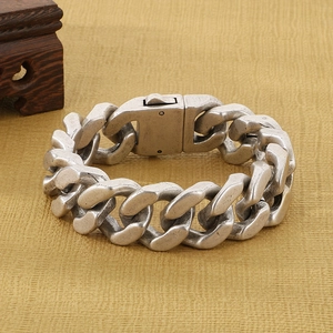 Detailed close-up of 20mm vintage silver titanium steel cuban chain with secure clasp