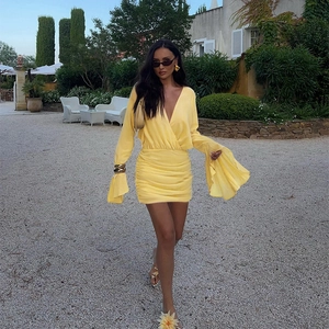 Vestito Corto Sexy Giallo Scollo A V Profondo Maniche Lunghe A Campana Vestito Aderente Arricciato Poliestere