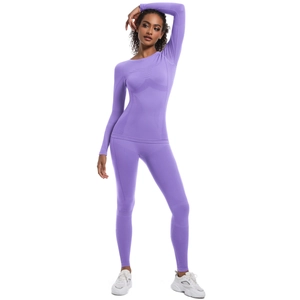 Dettaglio del set yoga lavanda senza cuciture con trama in maglia jacquard traspirante