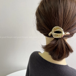 Minimalist gold knot metal ponytail holder cuff for elegant women hairstyles