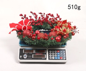 Detailed view of the 510g weight measurement for this red berry Christmas wreath decor