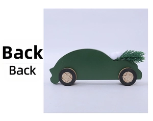 Vue arrière d'une voiture de Noël en bois vert foncé avec étoiles et aiguilles de pin