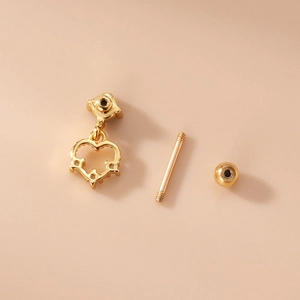Piercing cœur évidé doré avec tige filetée et fermoir boule en acier inoxydable