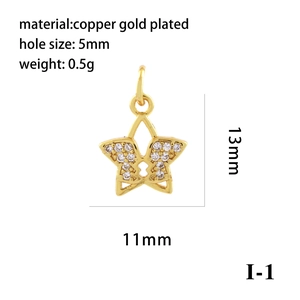 Vue détaillée du pendentif étoile plaqué or 18K avec zircone et trou de 5 mm