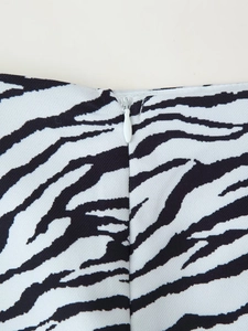 Detail van onzichtbare rits op zebraprint rok met hoogwaardige twill stofstructuur