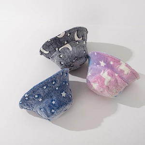 Leuchtende Plüsch-Fischerhüte mit Stern-, Mond- und Einhornmustern in drei Farben