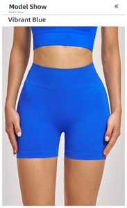 Detail of dazzling blue seamless ribbed sports set with high-waist yoga shorts and crop top