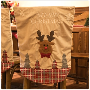 Details von khaki Weihnachtsstuhlhusse mit Elch-Stickerei und Merry Christmas Text