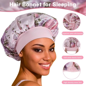 Détails des coutures haute densité sur le bonnet de nuit en satin de soie à fleurs